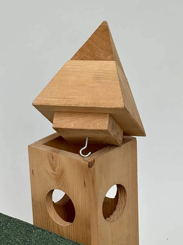 Kleiber Gartenprodukte Dorfkirche mit Knödelhalter im Turm